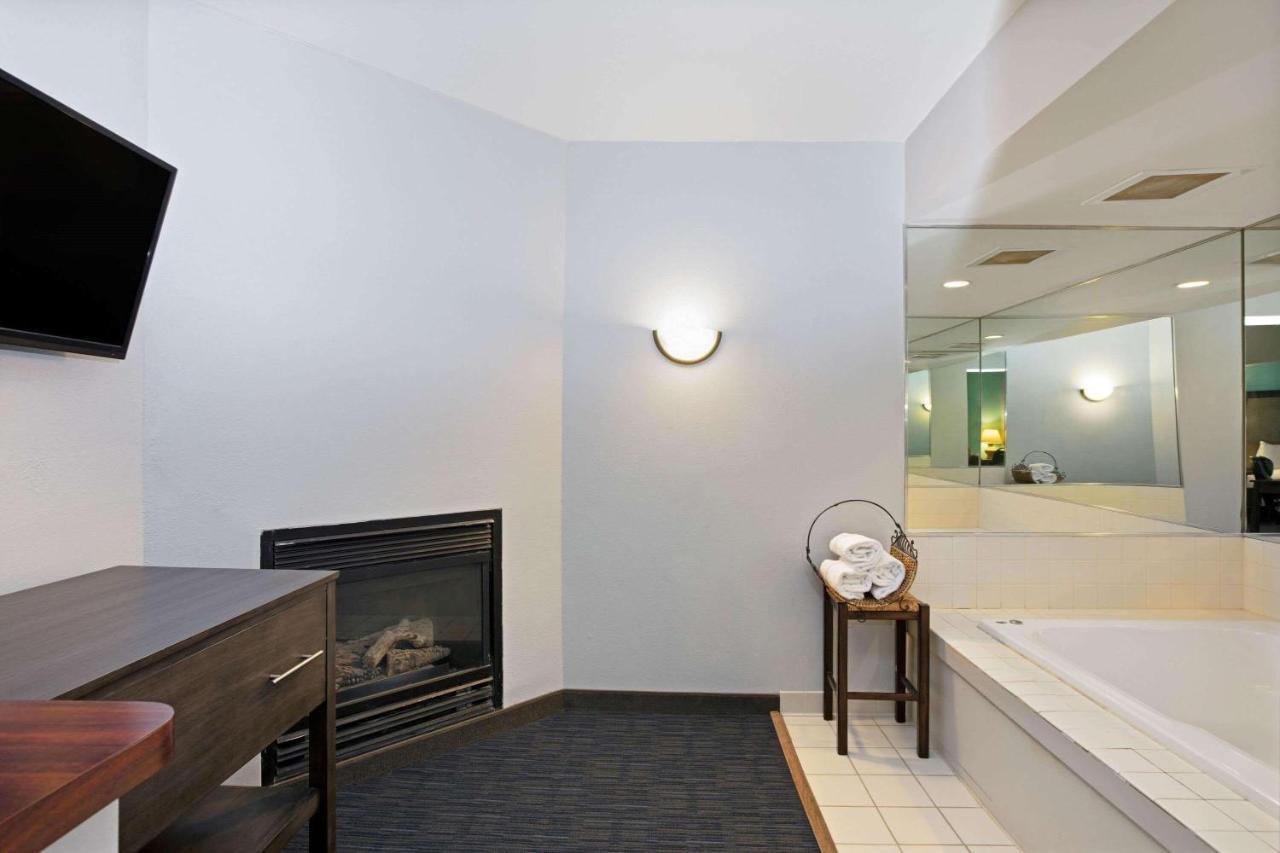 Hotel La Quinta By Wyndham Omaha Airport Downtown Carter Lake Zewnętrze zdjęcie